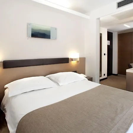 호텔 Molindrio Plava Laguna 포레치